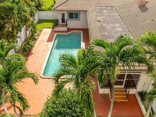 424 Bayberry Dr, Plantation FL 33317