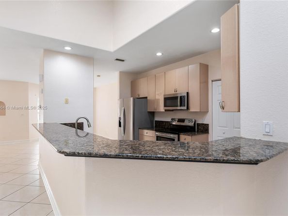 424 Bayberry Dr, Plantation FL 33317