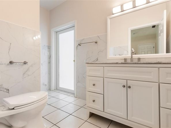 424 Bayberry Dr, Plantation FL 33317