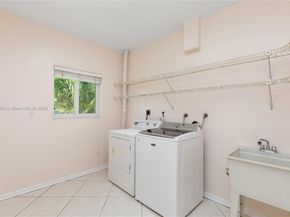 424 Bayberry Dr, Plantation FL 33317