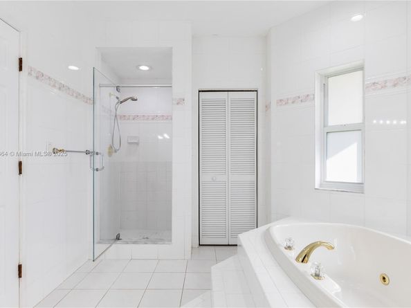 424 Bayberry Dr, Plantation FL 33317