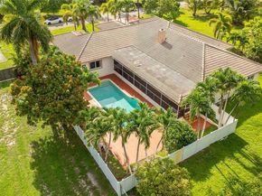 424 Bayberry Dr, Plantation FL 33317
