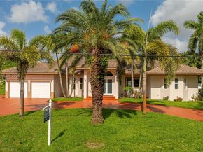424 Bayberry Dr, Plantation FL 33317