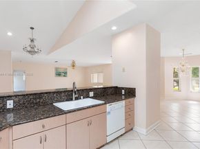 424 Bayberry Dr, Plantation FL 33317