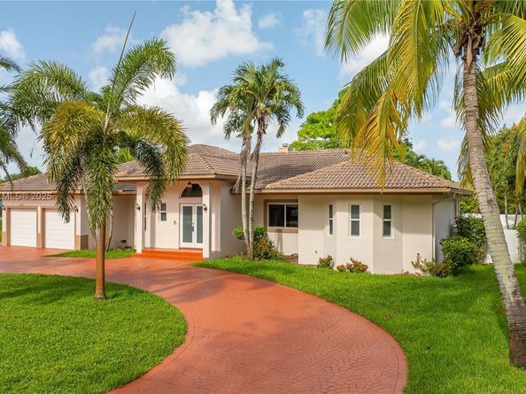 424 Bayberry Dr, Plantation FL 33317