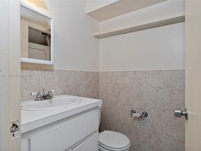 5415 NW 27th St A1, Lauderhill FL 33313
