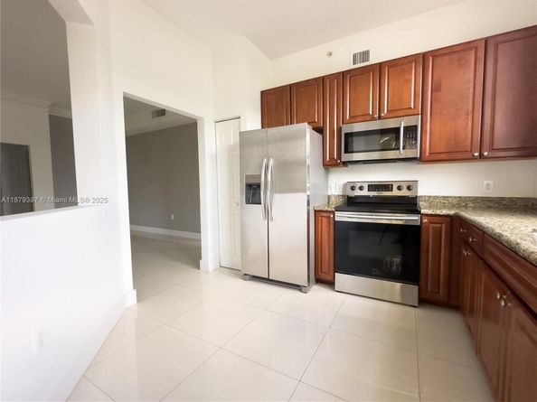 3001 NE 185th St 411, Aventura FL 33180