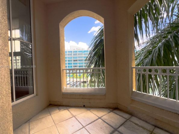3001 NE 185th St 411, Aventura FL 33180