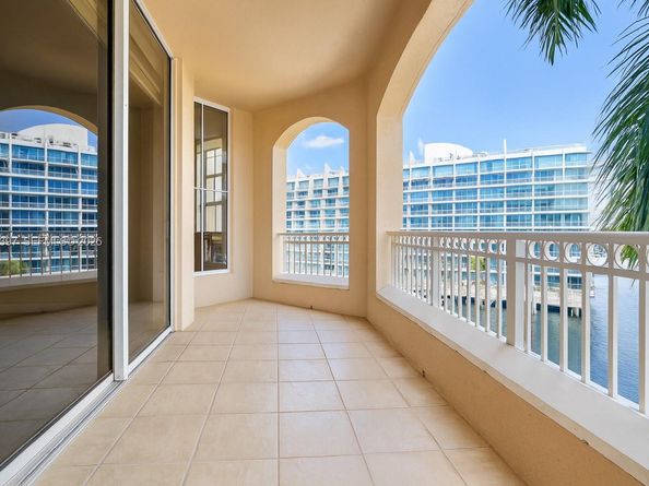 3001 NE 185th St 411, Aventura FL 33180