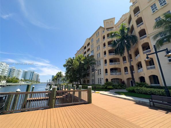 3001 NE 185th St 411, Aventura FL 33180
