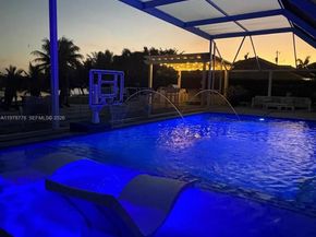 6890 Winged Foot Dr, Hialeah FL 33015