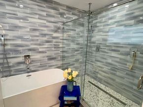 6890 Winged Foot Dr, Hialeah FL 33015