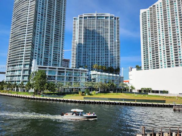 90 SW 3rd St 3706, Miami FL 33130