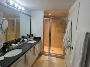 90 SW 3rd St 3706, Miami FL 33130