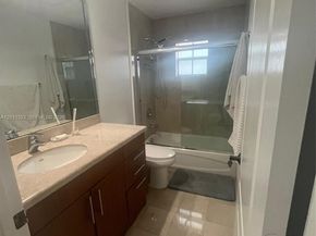 3915 NE 168th St 3915, North Miami Beach FL 33160