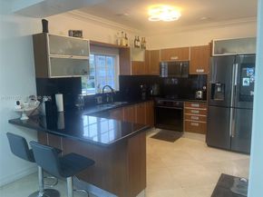 3915 NE 168th St 3915, North Miami Beach FL 33160