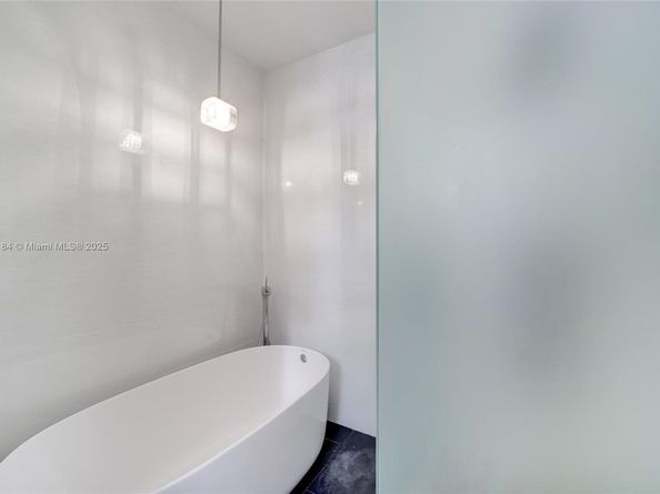 6121 La Gorce Dr, Miami Beach FL 33140