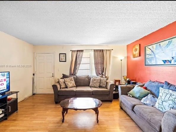 301 NW 177th St 227, Miami Gardens FL 33169