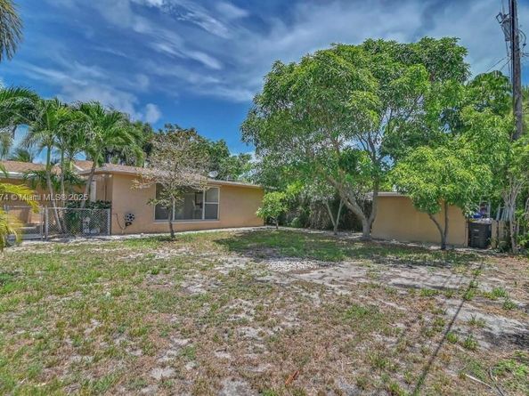 822 Avenida Hermosa, West Palm Beach FL 33405