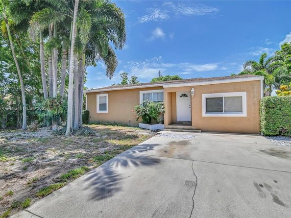 822 Avenida Hermosa, West Palm Beach FL 33405
