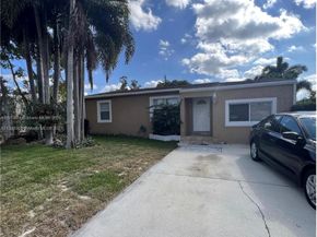 822 Avenida Hermosa, West Palm Beach FL 33405