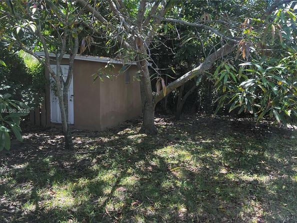 822 Avenida Hermosa, West Palm Beach FL 33405