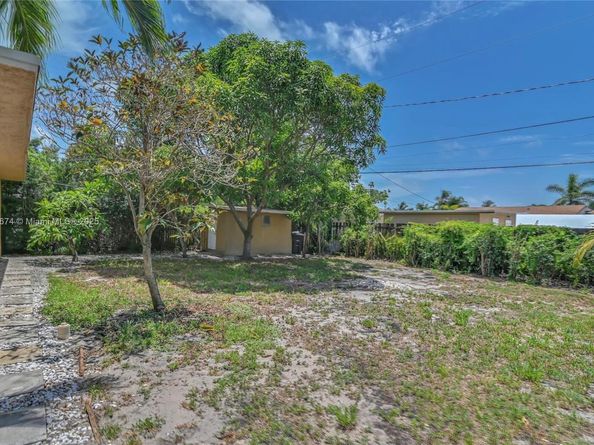 822 Avenida Hermosa, West Palm Beach FL 33405
