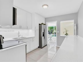 822 Avenida Hermosa, West Palm Beach FL 33405