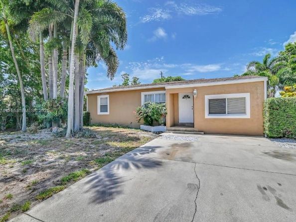 822 Avenida Hermosa, West Palm Beach FL 33405