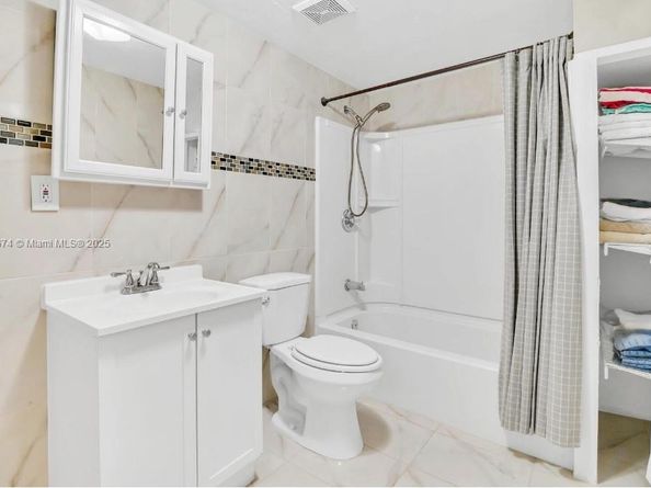 822 Avenida Hermosa, West Palm Beach FL 33405