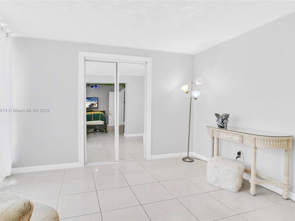 822 Avenida Hermosa, West Palm Beach FL 33405