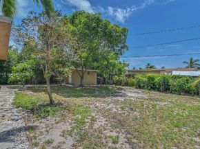 822 Avenida Hermosa, West Palm Beach FL 33405
