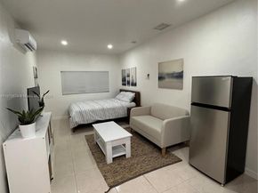 822 Avenida Hermosa, West Palm Beach FL 33405