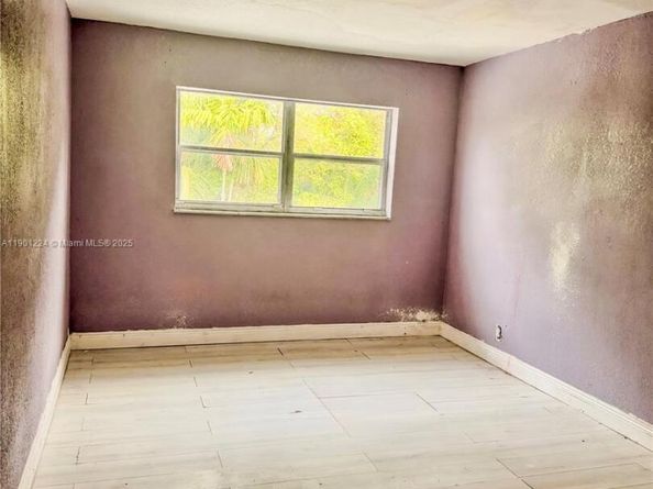 906 SW 74th Ave, North Lauderdale FL 33068