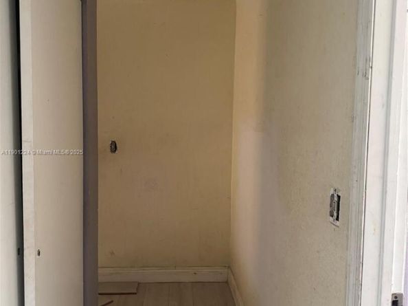 906 SW 74th Ave, North Lauderdale FL 33068