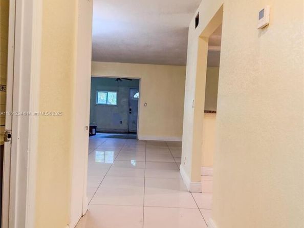 906 SW 74th Ave, North Lauderdale FL 33068