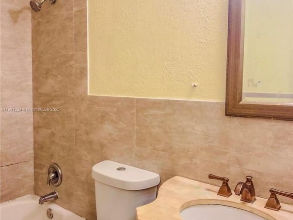 906 SW 74th Ave, North Lauderdale FL 33068