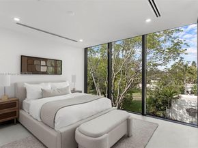 3571 Fair Isle St, Miami FL 33133
