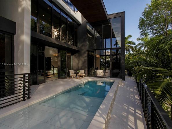 3571 Fair Isle St, Miami FL 33133