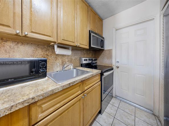 223 SW 5th Ct, Deerfield Beach FL 33441