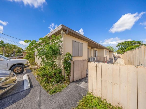 223 SW 5th Ct, Deerfield Beach FL 33441