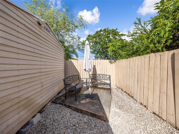 223 SW 5th Ct, Deerfield Beach FL 33441