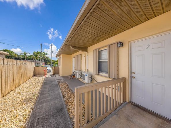 223 SW 5th Ct, Deerfield Beach FL 33441