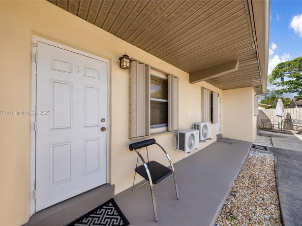 223 SW 5th Ct, Deerfield Beach FL 33441