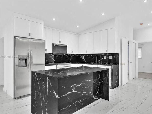 823 SW 27th St, Fort Lauderdale FL 33315