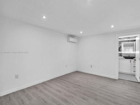 823 SW 27th St, Fort Lauderdale FL 33315