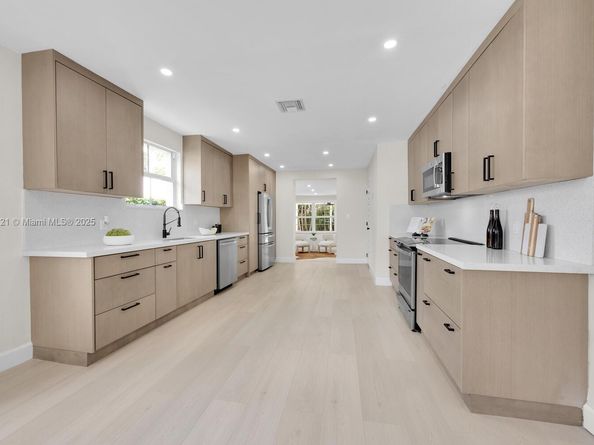 1213 La Mancha Ave, Coral Gables FL 33134