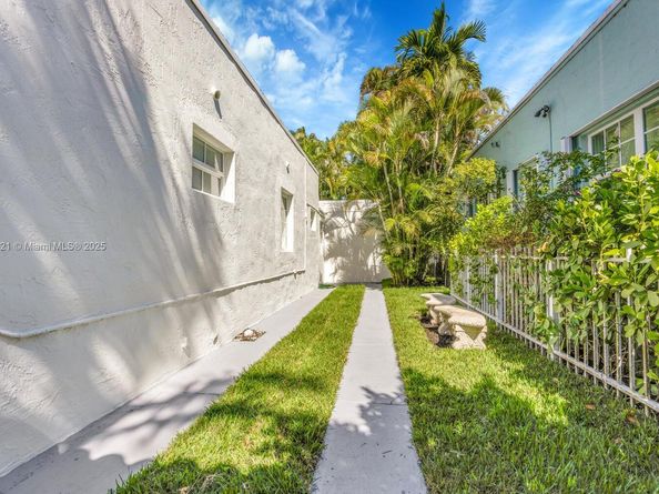 1213 La Mancha Ave, Coral Gables FL 33134