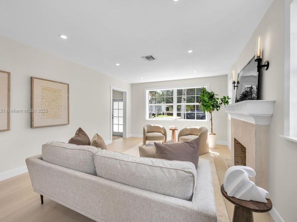 1213 La Mancha Ave, Coral Gables FL 33134