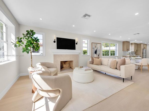 1213 La Mancha Ave, Coral Gables FL 33134